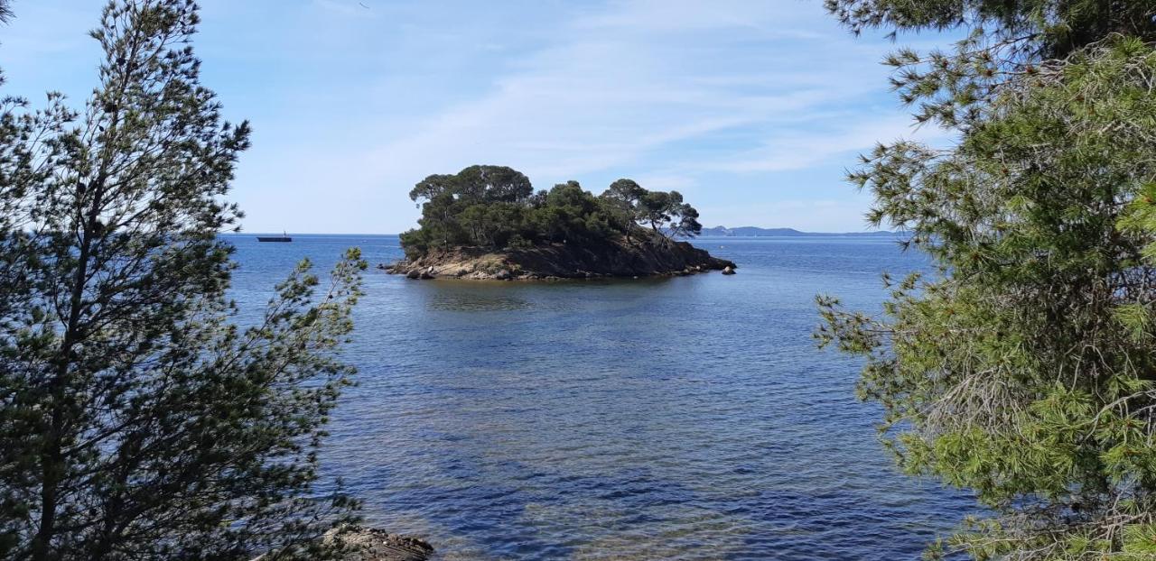 Roulotte Fenouillet Hotel Hyeres Exterior photo